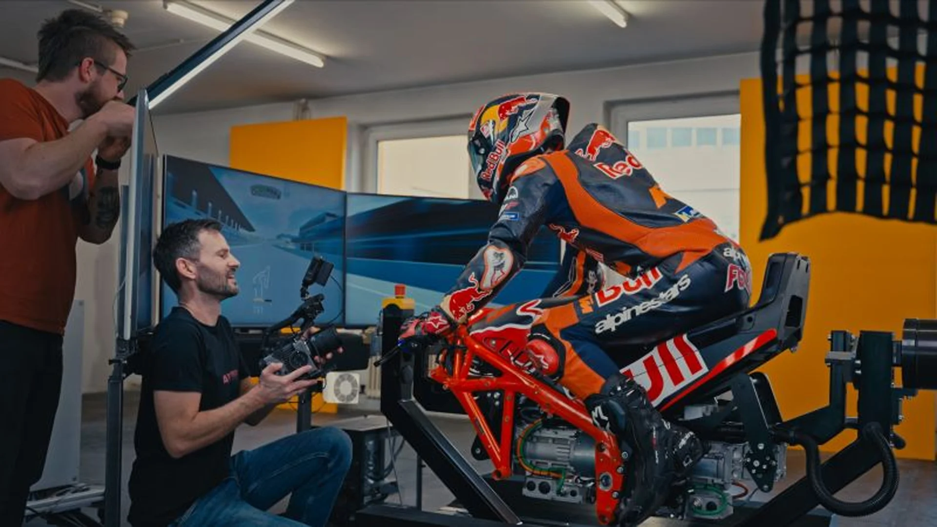 sevensim-moto-gp-simulator-jonas-folger