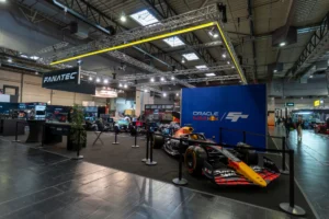 Fanatec und Oracle Red Bull Racing auf der SimRacing Expo 2025